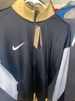 Brand new: NIKE dry fit long sleeve and some lightly worn work boots for 80$