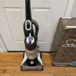 Bissell VACUUM With ATTACHMENT  , WORKS EXCELLENT  ,