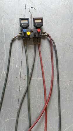 2 - Air conditioning  Manifold charging  Guages