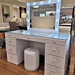 Avery Vanity Full Set Financing Available 