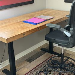 Variable Height Desk & Ergonomic Desk Chair