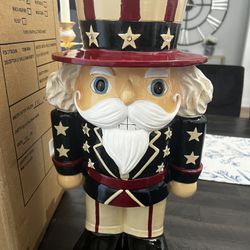 Uncle Sam Shorty Statue 