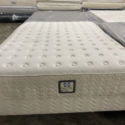 Queen size Sealy Posturepedic Plush Mattress + Boxspring