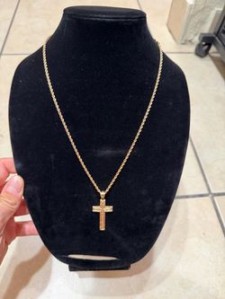 Gold chain with pendent