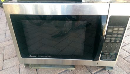 Amana Radarange Microwave Oven