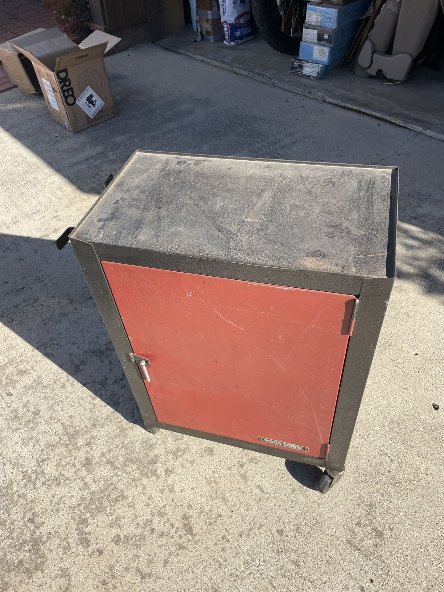 Tool Cart, locking, rolling.