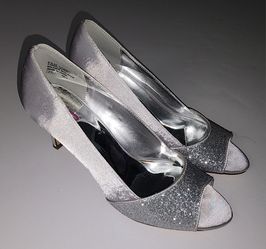 9 & Co. brand silver glitter peep-toe heels women's size 6.5