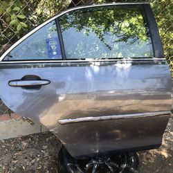 REAR RIGHT DOOR (PASSENGER SIDE) 2007-2011 TOYOTA CAMRY (charcoal Color).