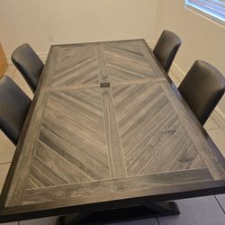 Outdoor 6 Seat Dining Table - Great Condition
