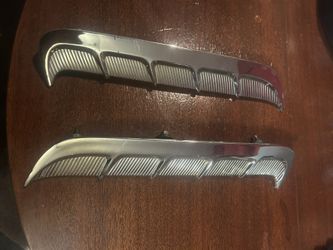 1964 And 1965 Ford Mustang OEM Quarter Panel Trim