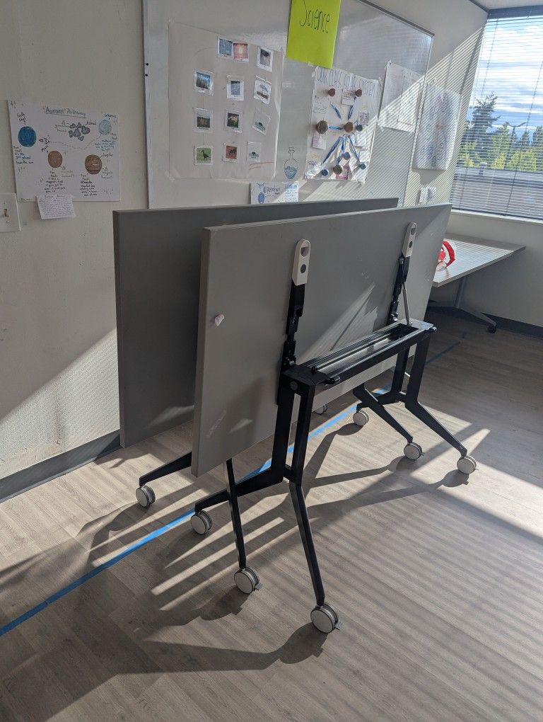 Nesting flip flop office table
