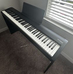 Roland FP-30X Digital Piano + Stand - Like New