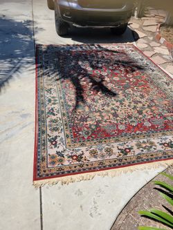 Beautiful carpet 13x8ft. W . Wear@tear