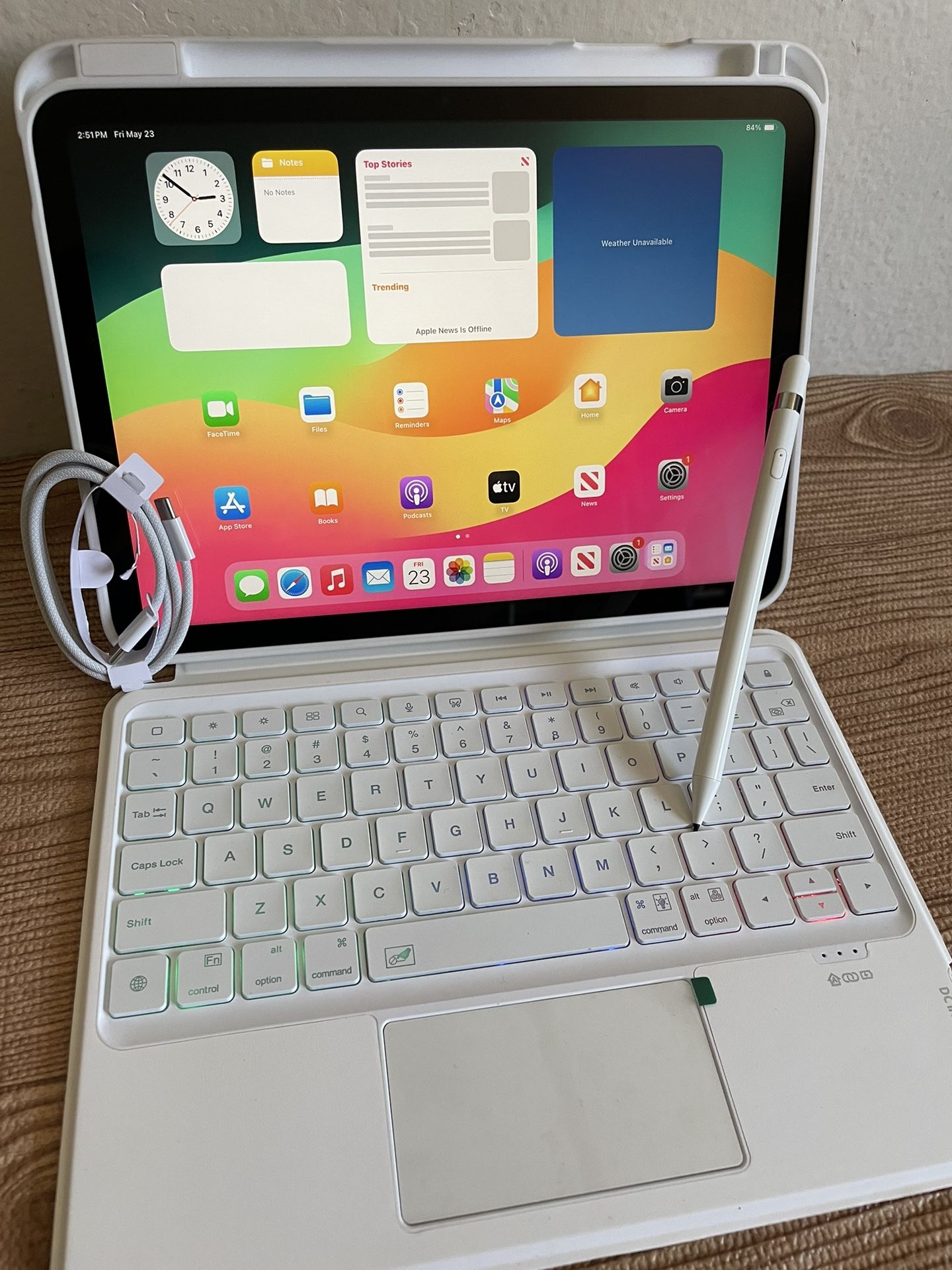 Apple iPad 10th Generation 256GB With Keyboard case and Pencil