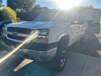 2005 Chevrolet Silverado 1500 Crew Cab · LT Pickup 4D 5 3/4 ft