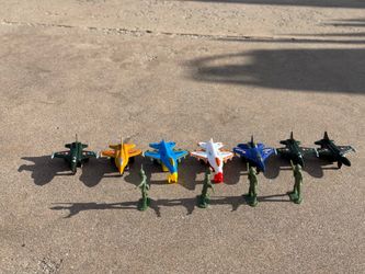 Bundle of six toy jets and four army man