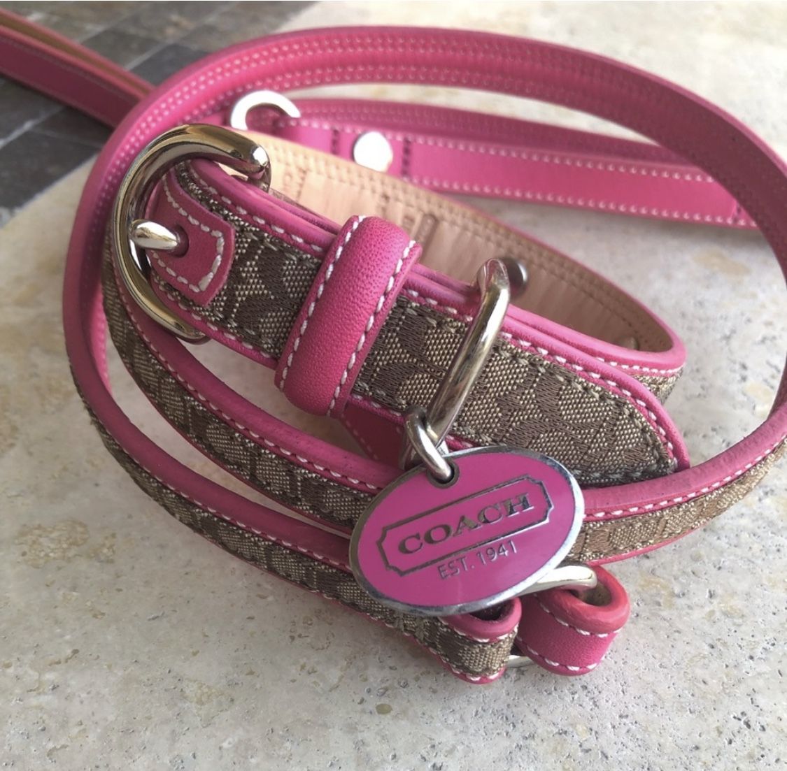 Super Rare!! Coach Signature Collar/Leash Set for Sale in Murrieta