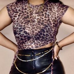 Crop Top (Leopard Print-Mesh)