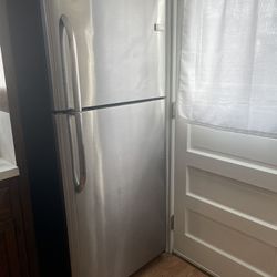 Fridgidare Refrigerator