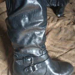Women's Black Boots, 7.5, Almost New Condition 