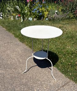 Vintage White Metal Bistro Side Table. Read description 1st
