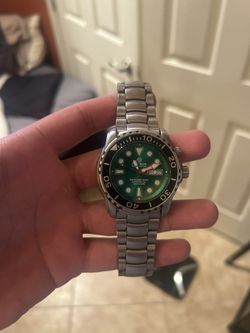 Green Face Deep Blue Diver Watch 