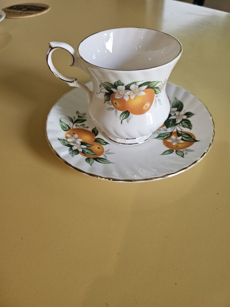 Mini teacup and saucer - Elizabethan fine bone china - Florida orange pattern - perfect condition