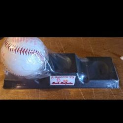 1998 McDonald’sBaseball A Salute To Mark McGuire Baseball On Plastic Display NOS