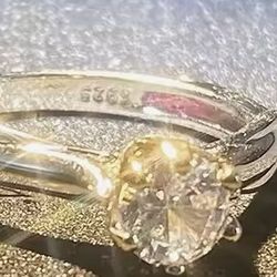 S925 Ring  With Gems At The Bottom