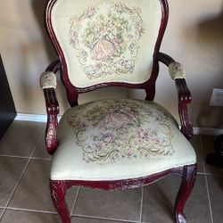 Son Dos Sillas Iguales Las Vendo Xq Me Voy A Mover En Muy Buen Estado Muy Limpias Y Bien Cuidadas Y Nada De Pelos De Mascotas Me Voy 