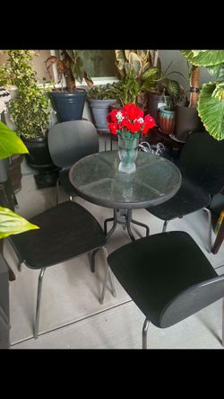 Table with 4 chairs