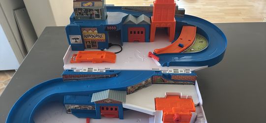 Hot wheels garage