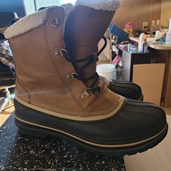 Croc snow boots size 13