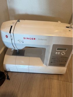 Singer Sewing Machine - Good Condition