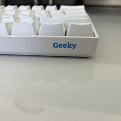 Geeky GK61 60% | Hot Swappable Mechanical Gaming Keyboard | 61 Keys Multi Color RGB LED Backlit for PC/Mac Gamer | ANSI US 