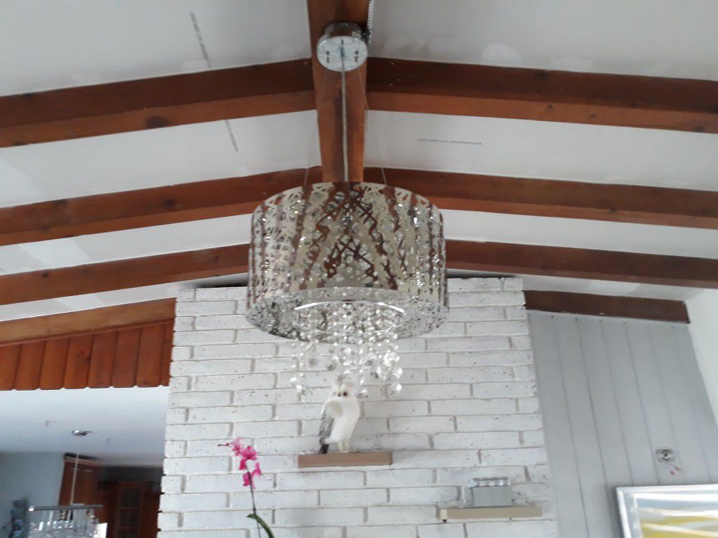 beautiful chandelier for sell only 3 months used