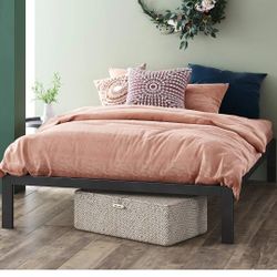 ZINUS Mia Metal Platform Bed Frame / Wood Slat Support / No Box Spring Needed / Easy Assembly, Black, Full


