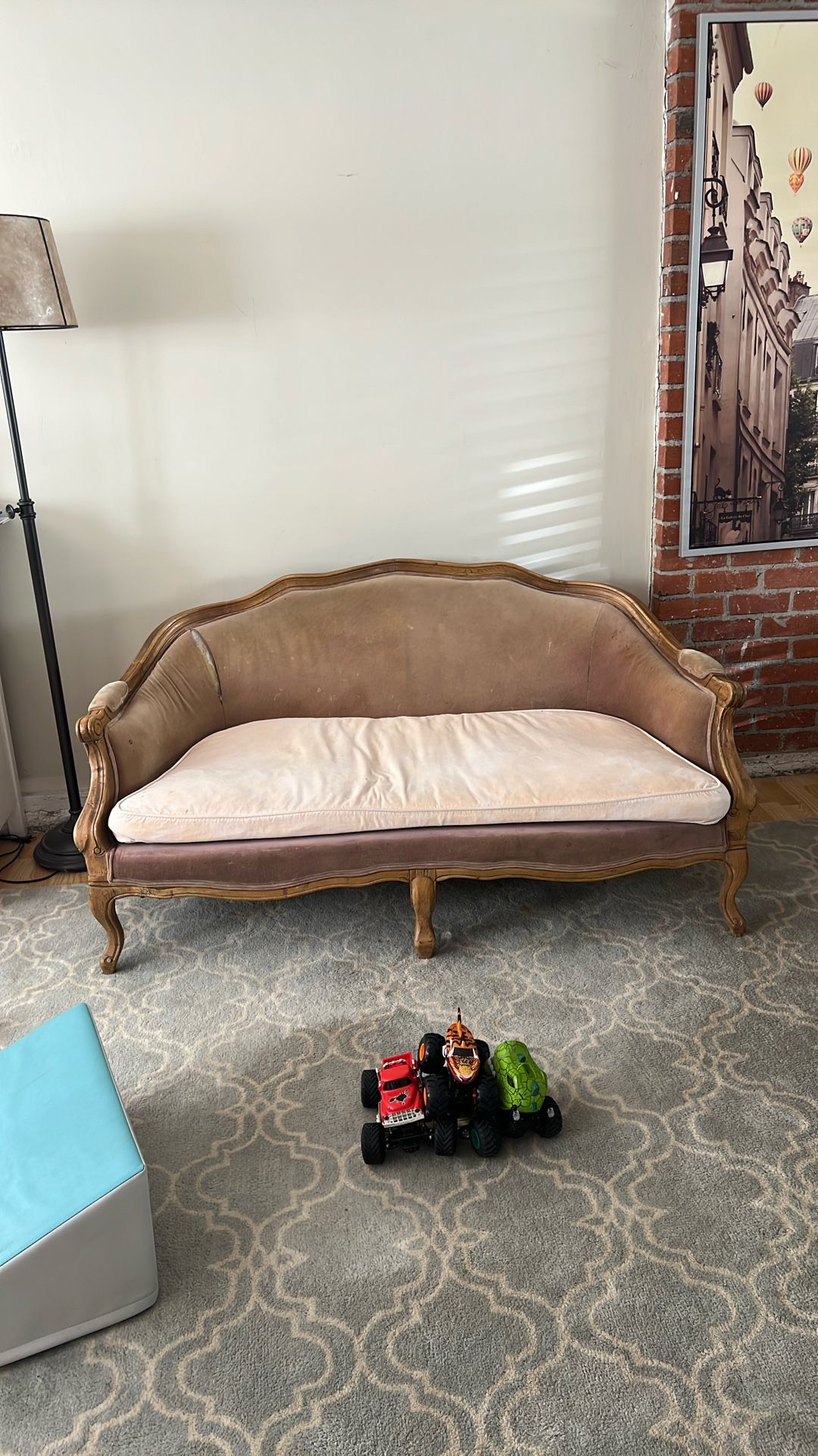 Free Sofa