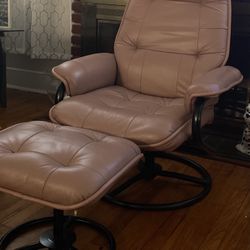Chair With Ottoman