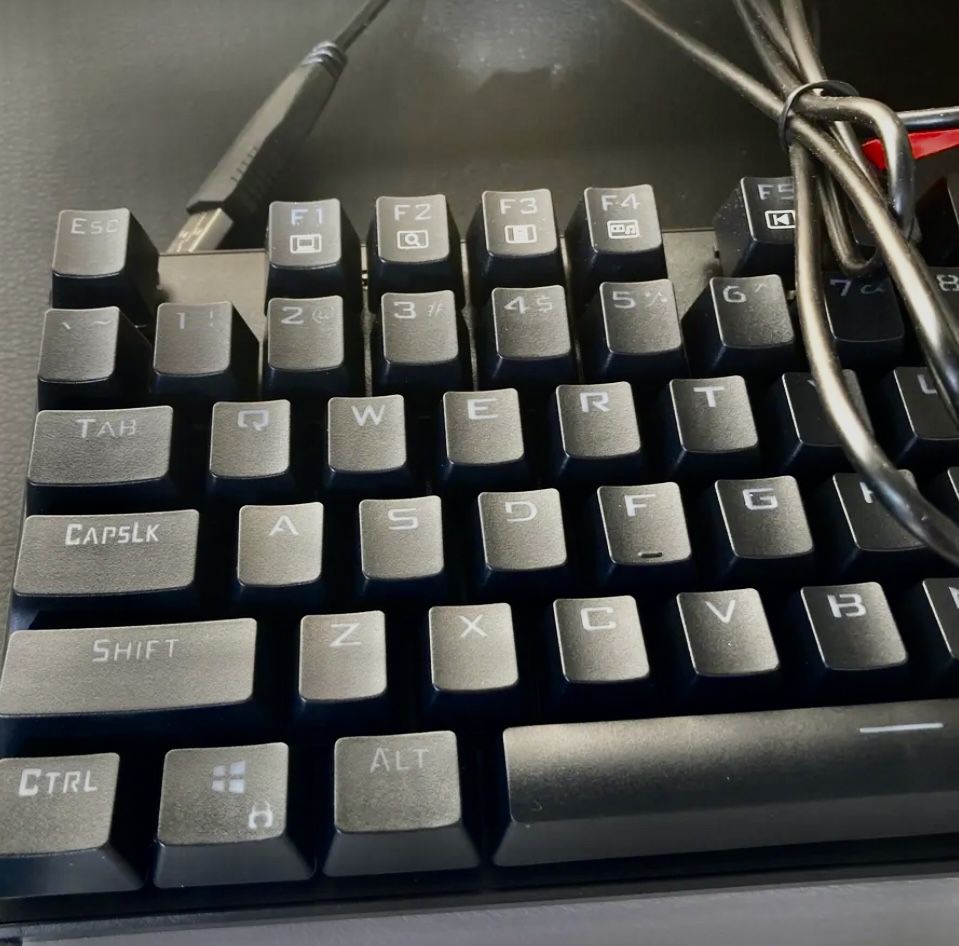 NEW OPEN BOX “PICTEK PC305A” FULL SIZE RGB LIGHT UP WIRED GAMING MECHANICAL KEYBOARD