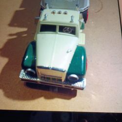 HESS VINTAGE COLLECTIBLES 2002 HESS TRUCK