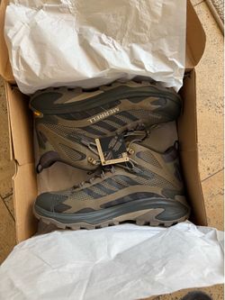 Merrell boots, brand new, size 14