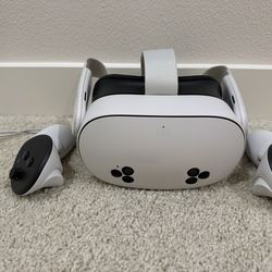 Meta Quest 3S — Excellent Condition — Barely Used