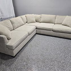 Beautiful Beige Sectional Couch!! Delivery Available 