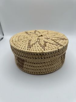 Hand-woven Trinket Round Basket With Lid Decorative