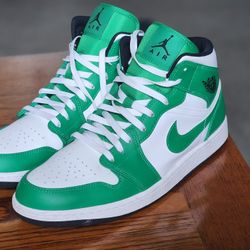 Air Jordan 1  Lucky green SIZE13