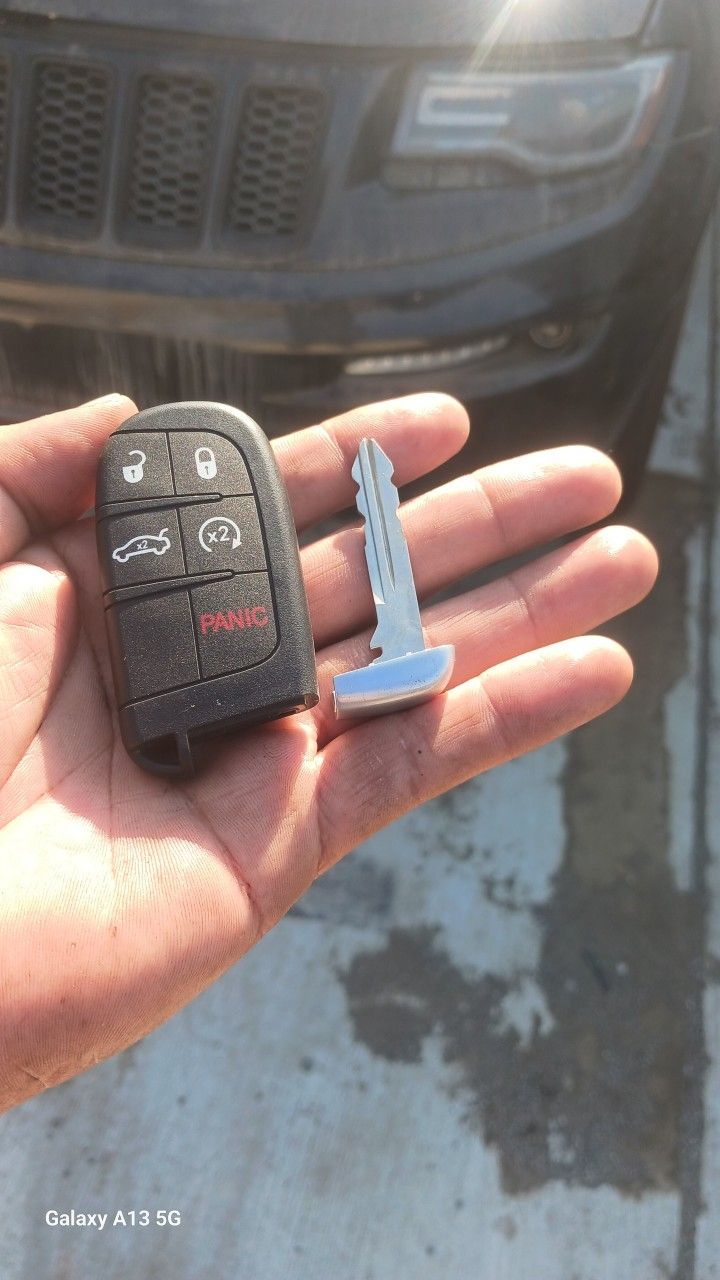 Car Keys / Llaves De Carro
