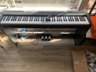 Yamaha Keyboard With Stand And Seat