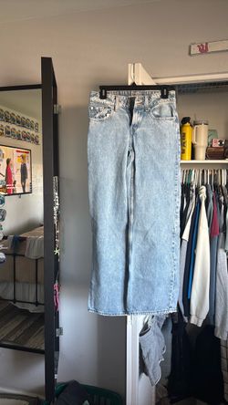 Light wash Levi jeans