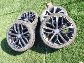 Rines con 3 llantas buenas 225/40/R18